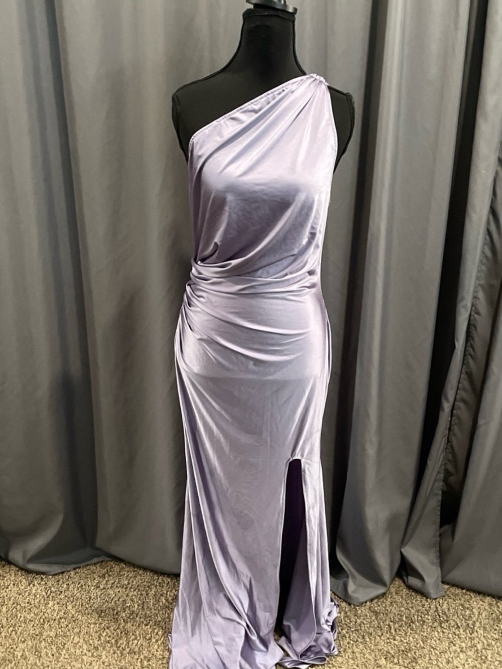 OYS NWT one shoulder elegant lavender dress size medium